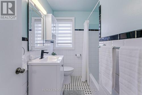 74 Strabane Avenue, Barrie, ON - Indoor Photo Showing Bathroom