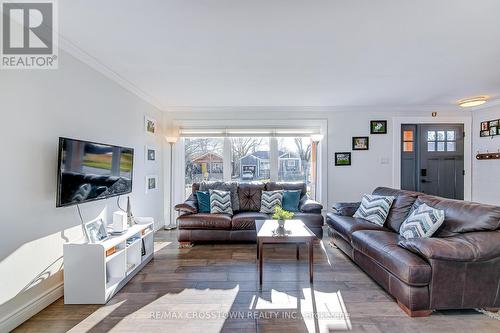 74 Strabane Avenue, Barrie, ON - Indoor Photo Showing Living Room