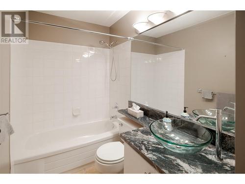 4630 Ponderosa Drive Unit# 113, Peachland, BC - Indoor Photo Showing Bathroom