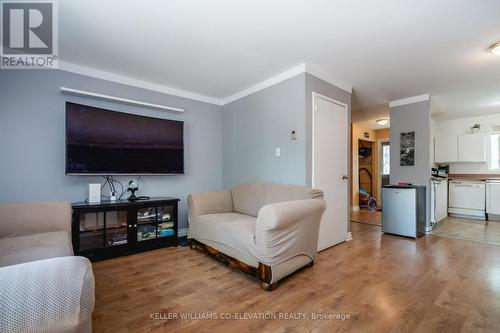 584 Tenth Street, Collingwood, ON - Indoor Photo Showing Living Room