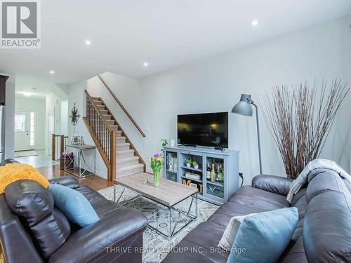 1043 Oakcrossing Gate, London, ON - Indoor Photo Showing Living Room