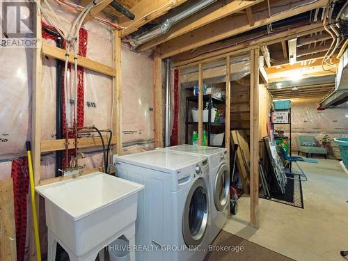 1043 Oakcrossing Gate, London, ON - Indoor Photo Showing Laundry Room