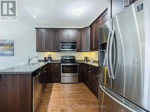 1043 Oakcrossing Gate, London, ON - Indoor Photo Showing Kitchen With Stainless Steel Kitchen With Double Sink