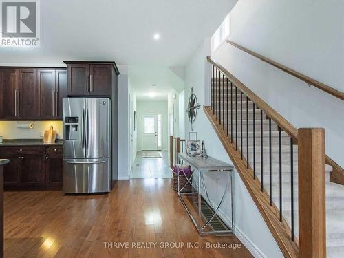 1043 Oakcrossing Gate, London, ON - Indoor Photo Showing Kitchen