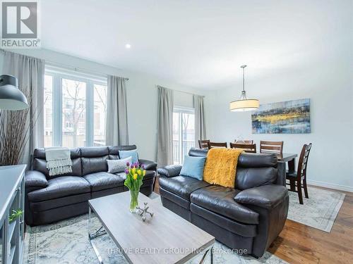 1043 Oakcrossing Gate, London, ON - Indoor Photo Showing Living Room