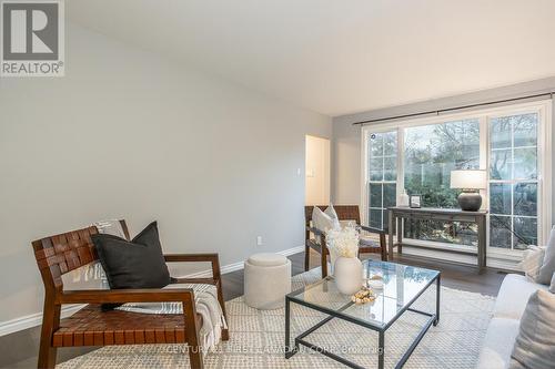 1208 Guildwood Boulevard, London, ON - Indoor Photo Showing Living Room