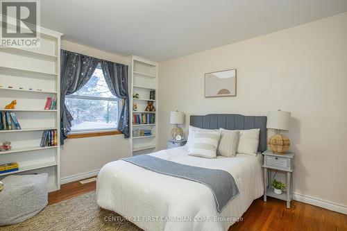 1208 Guildwood Boulevard, London, ON - Indoor Photo Showing Bedroom