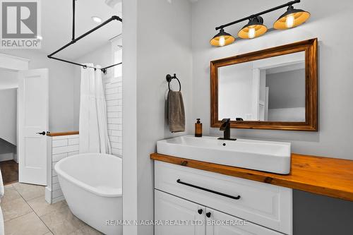 2 Nickerson Avenue N, St. Catharines (442 - Vine/Linwell), ON - Indoor Photo Showing Bathroom