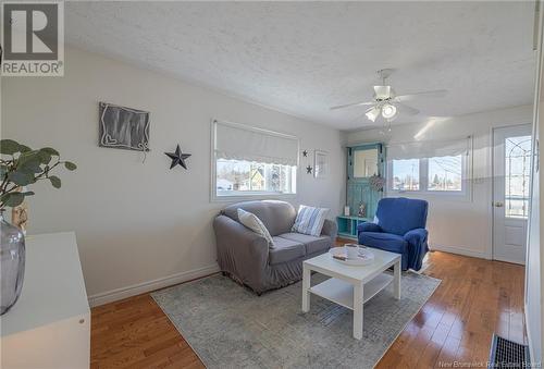 2983 Chiasson, Caraquet, NB - Indoor Photo Showing Living Room