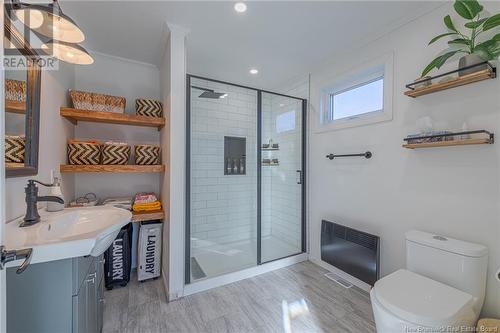 2983 Chiasson, Caraquet, NB - Indoor Photo Showing Bathroom