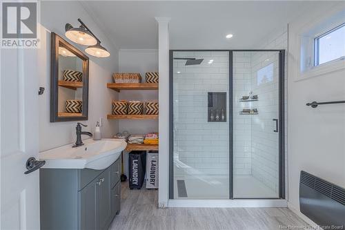 2983 Chiasson, Caraquet, NB - Indoor Photo Showing Bathroom