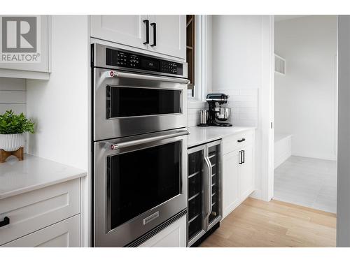 185 Sarsons Drive, Coldstream, BC - Indoor Photo Showing Kitchen