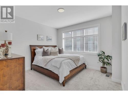 115 Wyndham Crescent Unit# 27, Kelowna, BC - Indoor Photo Showing Bedroom