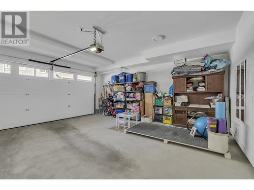 115 Wyndham Crescent Unit# 27, Kelowna, BC - Indoor Photo Showing Garage