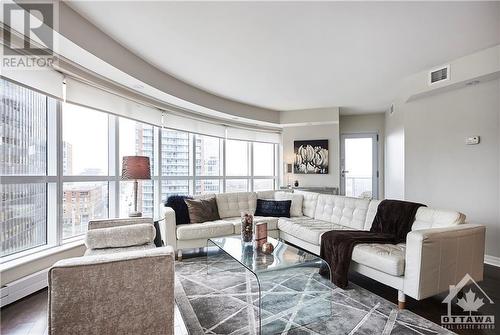 242 Rideau Street Unit#801, Ottawa, ON - Indoor Photo Showing Living Room