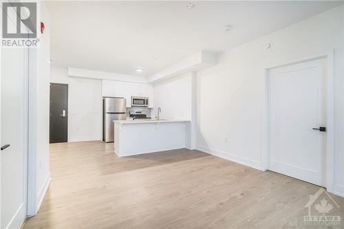 607 - 1350 Hemlock Road, Ottawa, ON - Indoor Photo Showing Kitchen