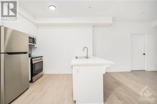 607 - 1350 Hemlock Road, Ottawa, ON - Indoor Photo Showing Kitchen With Stainless Steel Kitchen