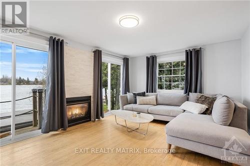 2824 Barts Lane, Ottawa, ON - Indoor Photo Showing Living Room With Fireplace