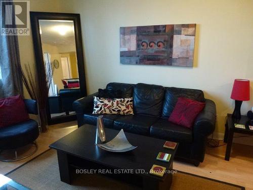 756 - 313 Richmond Street, Toronto, ON - Indoor Photo Showing Living Room