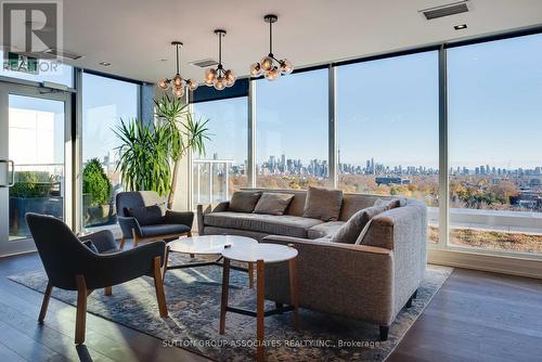 413 - 835 St Clair Avenue W, Toronto, ON - Indoor Photo Showing Living Room