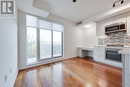 413 - 835 St Clair Avenue W, Toronto, ON - Indoor Photo Showing Kitchen