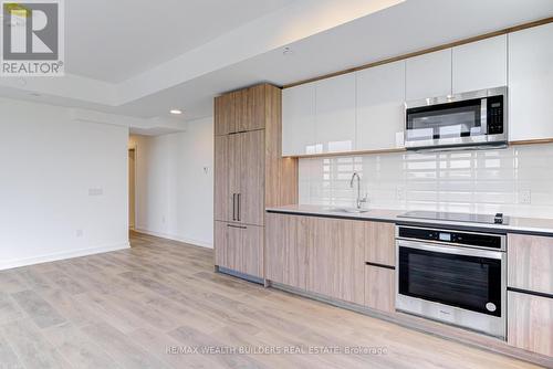 627 - 150 Logan Avenue, Toronto, ON - Indoor Photo Showing Kitchen With Upgraded Kitchen