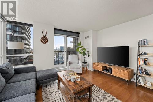 903 - 1103 Leslie Street, Toronto, ON - Indoor Photo Showing Living Room