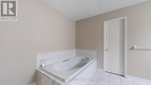 201 - 1995 Royal Road, Pickering, ON - Indoor Photo Showing Bathroom