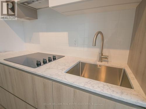 4005 - 319 Jarvis Street, Toronto, ON - Indoor Photo Showing Kitchen