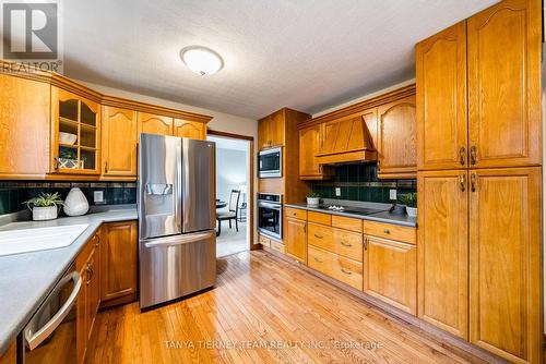 167 Woodlane Court, Oshawa, ON - Indoor Photo Showing Kitchen