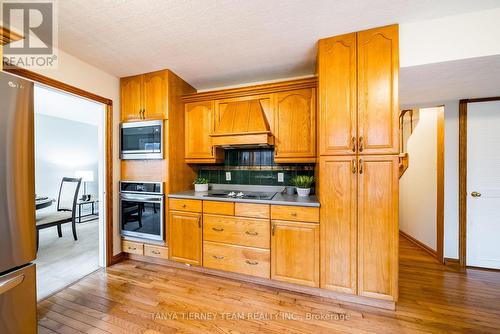 167 Woodlane Court, Oshawa, ON - Indoor Photo Showing Kitchen