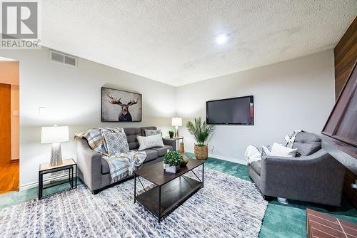 167 Woodlane Court, Oshawa, ON - Indoor Photo Showing Living Room