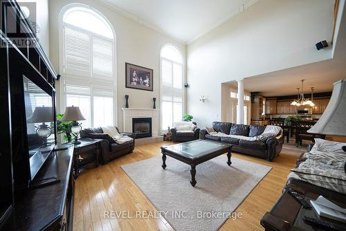 1895 Concession 4 Road, Niagara-On-The-Lake, ON - Indoor Photo Showing Living Room With Fireplace