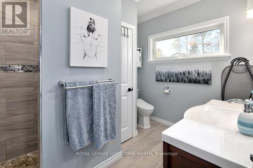 879 15Th Street W, Georgian Bluffs, ON - Indoor Photo Showing Bathroom