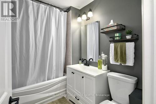 879 15Th Street W, Georgian Bluffs, ON - Indoor Photo Showing Bathroom