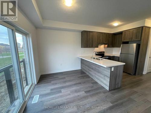 4 - 205 Thames Way, Hamilton, ON - Indoor Photo Showing Kitchen