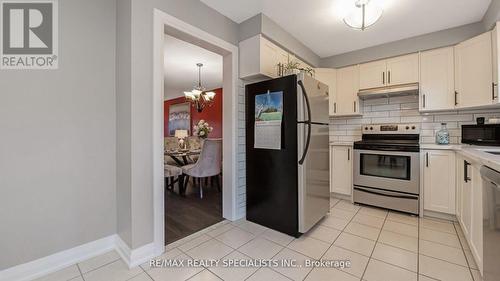 12 Willowcrest Court, Brampton, ON - Indoor Photo Showing Kitchen