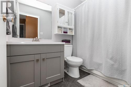 763 Wilkinson Way, Saskatoon, SK - Indoor Photo Showing Bathroom