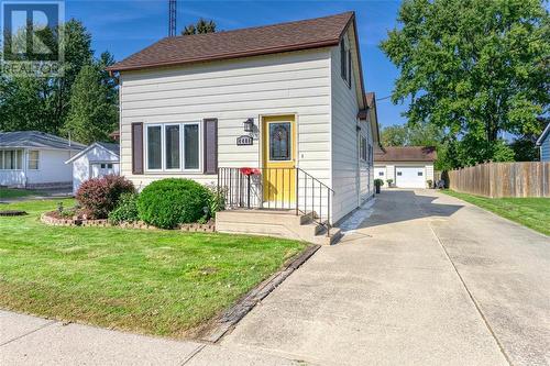 4406 Petrolia Line, Petrolia, ON - Outdoor