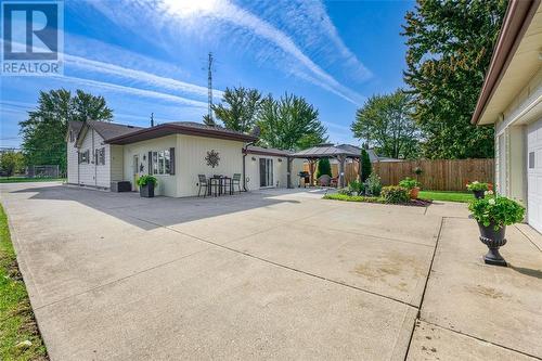 4406 Petrolia Line, Petrolia, ON - Outdoor