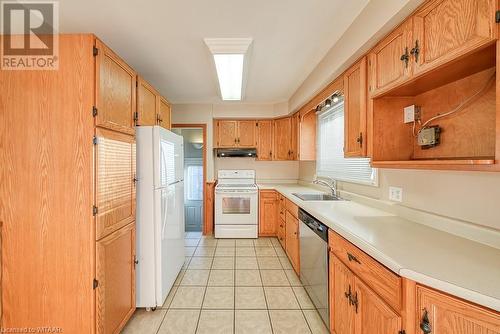 82 Lyndale Crescent, Woodstock, ON - Indoor Photo Showing Kitchen