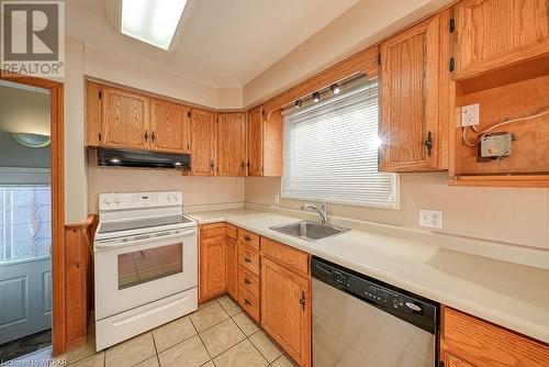 82 Lyndale Crescent, Woodstock, ON - Indoor Photo Showing Kitchen