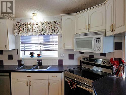 121 7817 S 97 Highway, Prince George, BC - Indoor Photo Showing Kitchen With Double Sink