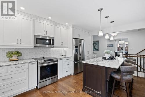 104 Whiteoak Crescent, Welland, ON - Indoor Photo Showing Kitchen With Upgraded Kitchen