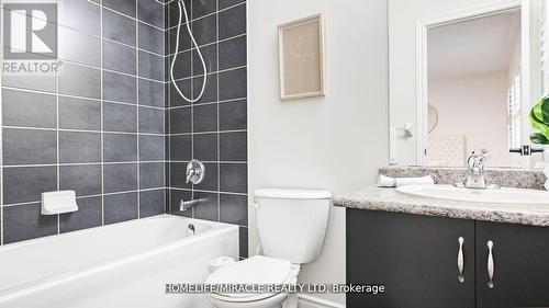 33 Orangeblossom Trail, Brampton, ON - Indoor Photo Showing Bathroom