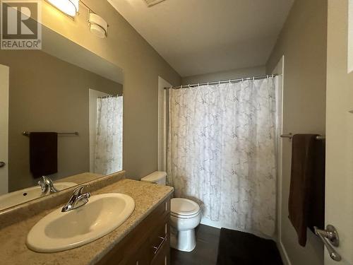 8211 88 Avenue, Fort St. John, BC - Indoor Photo Showing Bathroom