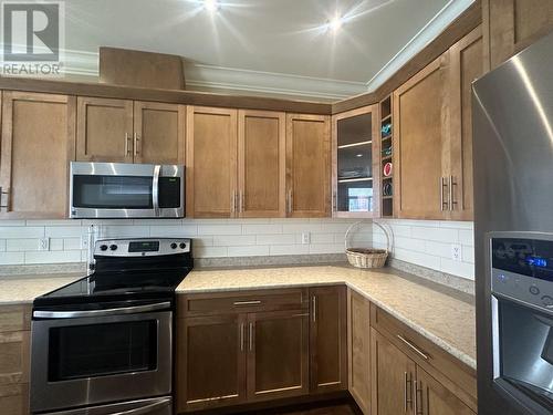 8211 88 Avenue, Fort St. John, BC - Indoor Photo Showing Kitchen