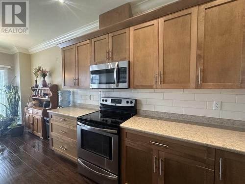 8211 88 Avenue, Fort St. John, BC - Indoor Photo Showing Kitchen