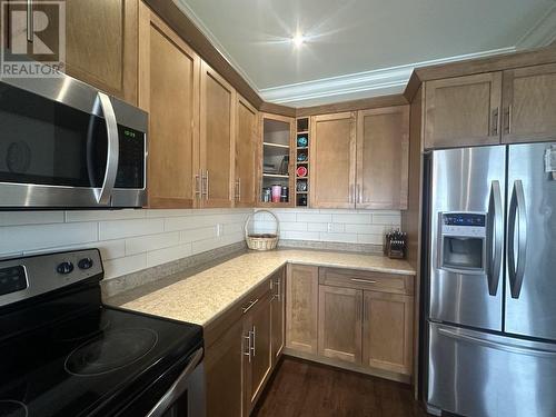 8211 88 Avenue, Fort St. John, BC - Indoor Photo Showing Kitchen