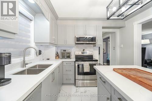 90 Toba Crescent, Brampton, ON - Indoor Photo Showing Kitchen With Double Sink With Upgraded Kitchen